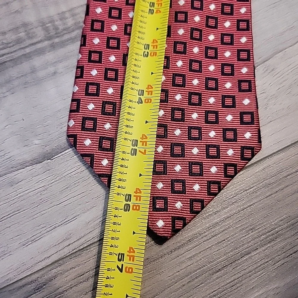 Brooks Brothers Necktie Makers Silk USA Foulard Geometric Pink Preppy 56‎ Tie